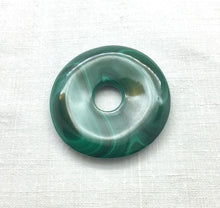 Lade das Bild in den Galerie-Viewer, Malachit Donut mit Baumwollband