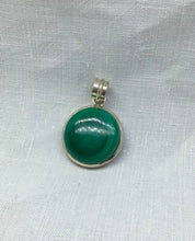 Lade das Bild in den Galerie-Viewer, Malachit Anhänger,mit echt Sterling Silber gefasst