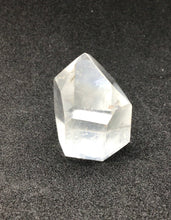 Lade das Bild in den Galerie-Viewer, Bergkristall Spitze poliert