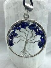 Lade das Bild in den Galerie-Viewer, Lebensbaum,mit echten Steinen,Handarbeit aus versilbertem Draht