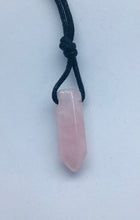 Lade das Bild in den Galerie-Viewer, Rosenquarz Kristallspitze - Steineladen Larimar