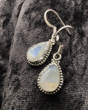 Lade das Bild in den Galerie-Viewer, Mondstein Ohrhänger,weisser Labradorit