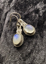 Lade das Bild in den Galerie-Viewer, Mondstein Ohrhänger,weisser Labradorit