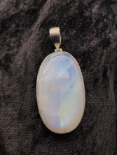 Lade das Bild in den Galerie-Viewer, Mondstein-Anhänger (weißer Labradorit) mit 925er Silber