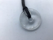 Lade das Bild in den Galerie-Viewer, Bergkristall Donut - Steineladen Larimar