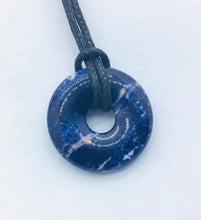 Lade das Bild in den Galerie-Viewer, Sodalith Donut - Steineladen Larimar