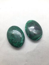 Lade das Bild in den Galerie-Viewer, Malachit Handschmeichler und Herzen