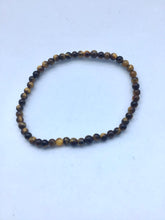 Lade das Bild in den Galerie-Viewer, Tigerauge Armband mit Stretch,“Schutzstein „