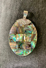 Lade das Bild in den Galerie-Viewer, Abalone Anhänger mit 925 er Silberfassung
