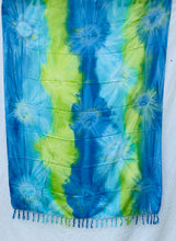 Lade das Bild in den Galerie-Viewer, Sarong: Blau-Türkis-Apfelgrün (Batik)
