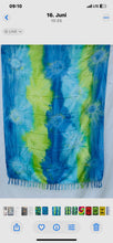 Lade das Bild in den Galerie-Viewer, Sarong: Blau-Türkis-Apfelgrün (Batik)

