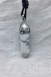 Magnesit (Howlith)  Doppelender Kristall (Obelisk) mit nickelfreier Fassung