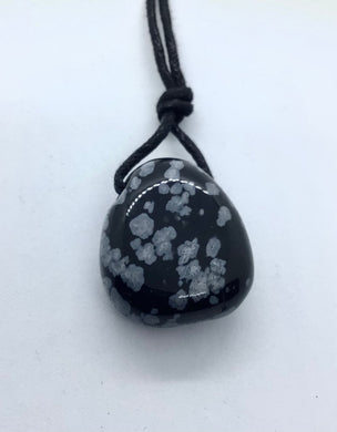 Schneeflocken-Obsidian Trommelstein gebohrt - Steineladen Larimar